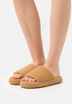 ARKET Slippers - Beige