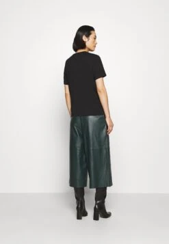 ARKET Basic T-Shirt - Black Dark 9 ARKET Basic T-Shirt - Black Dark -Arket 1008fd28dea144c7b075e499360f316a