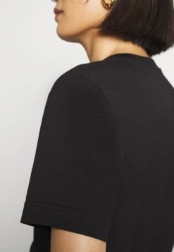 ARKET Basic T-Shirt - Black Dark 13 ARKET Basic T-Shirt - Black Dark -Arket 21f1beaa074f4bd28fc867e71f0422e2