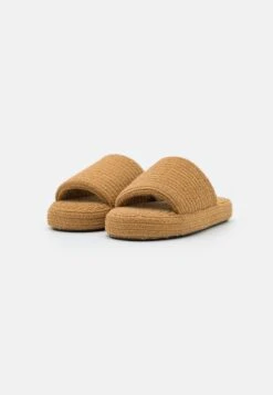 ARKET Slippers - Beige 8 ARKET Slippers - Beige -Arket 7ecb7240b05e4bcd840849fd9bb28ed2