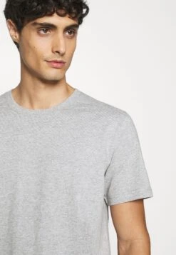 ARKET Basic T-Shirt - Basic T-Shirt 11 ARKET Basic T-Shirt - Basic T-Shirt -Arket 9be37135b6ff4085960fee1ee0875492