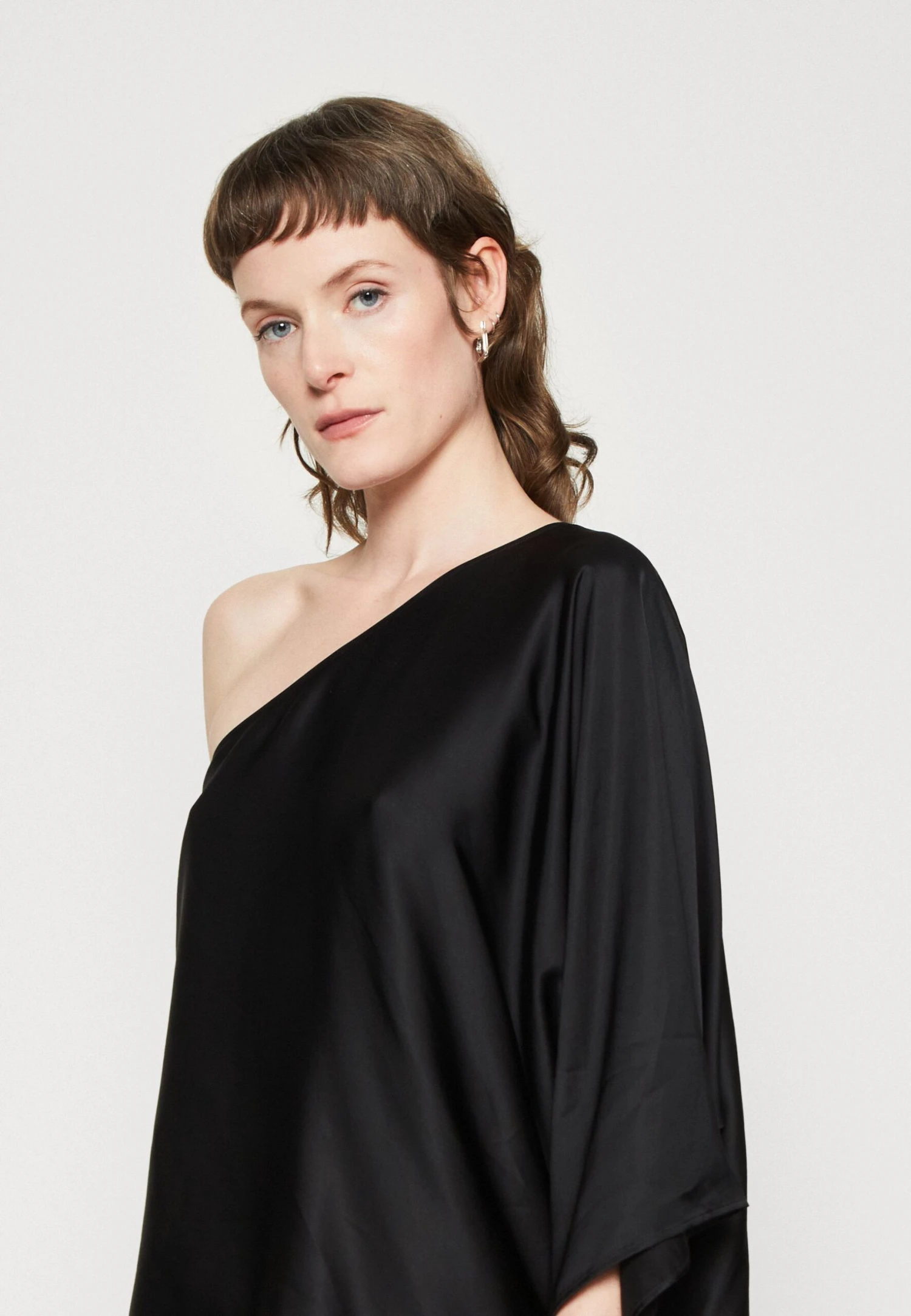 ARKET Hop Assymtric - Blouse - Black 4 ARKET Hop Assymtric - Blouse - Black - Image 4