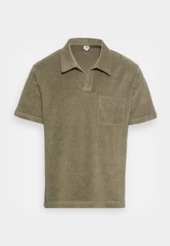 ARKET Polo Shirt - Khaki Green 8 ARKET Polo Shirt - Khaki Green -Arket ac73fbde195a46458f025bd7e914b7aa