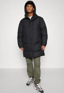 ARKET Down Coat - Black 9 ARKET Down Coat - Black -Arket bc99e0c3fe3940cb8040b140a9e6e397