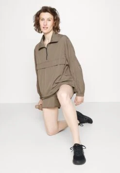 ARKET Running Jacket - Mole Dark -Arket e3efbe2c1e4d4fc99edc60f81360f713