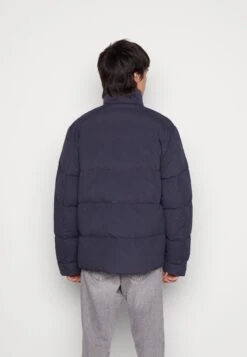 ARKET Down Jacket - Navy -Arket ec9a7e2ba79940eaa8325ac268303379