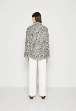 ARKET Button-Down Blouse - Off-White/Black -Arket f0783d62647044c388ea1c53ae528065